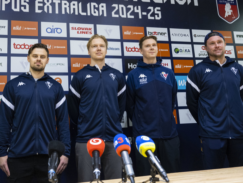Na snímke hráči HC Slovan Bratislava, zľava Vadim Pereskokov, Jonáš Peterek, Henri Kiviaho a Jonas Ahnelov počas tlačovej konferencie