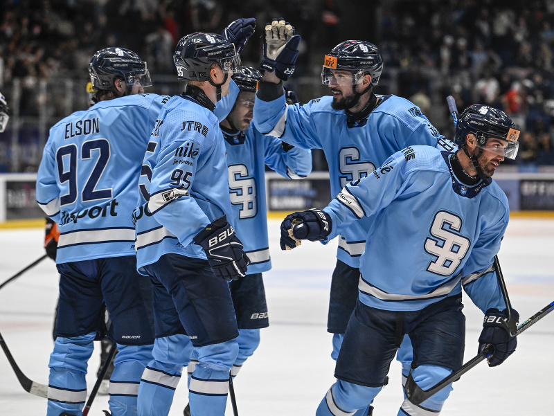 Radujúci sa hráči HC Slovan Bratislava