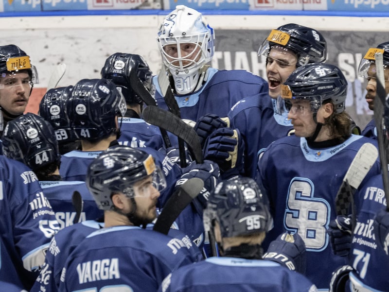 Hokejisti Slovana Bratislava sa tešia z víťazstva v treťom finále play-off