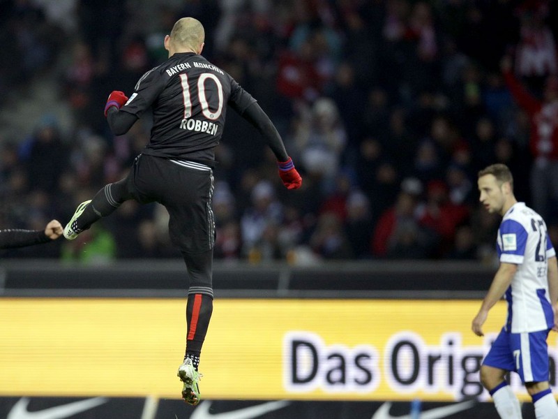 Arjen Robben oslavuje gól
