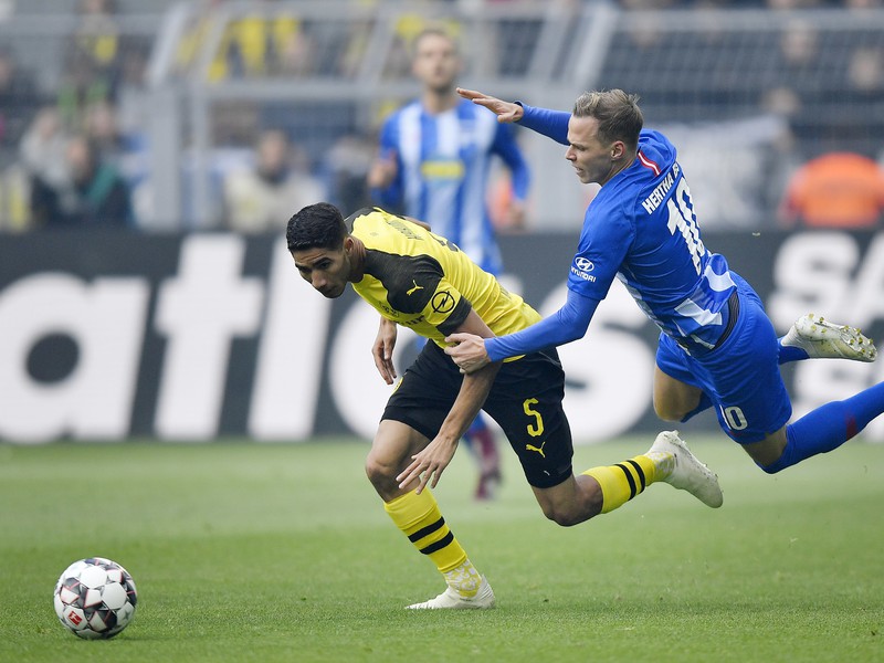 Ondrej Duda a Achraf Hakimi v súboji