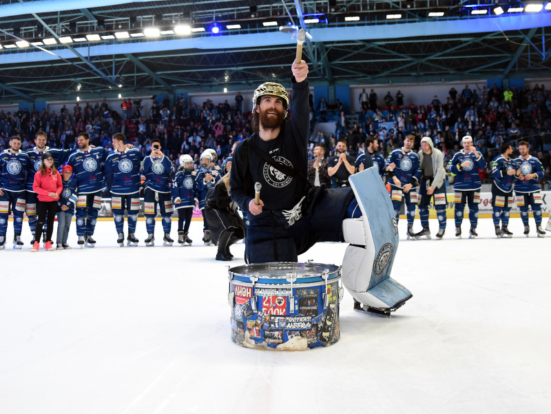 Matthew O´Connor a hokejisti HK Nitra a ich oslavy po triumfe nad Zvolenom a postupe do finále Tipos extraligy 