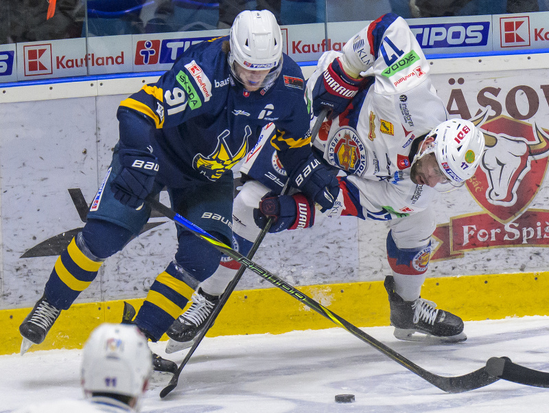 Na snímke zľava Róbert Džugan (Spišská Nová Ves), Andrej Kudrna (Zvolen)