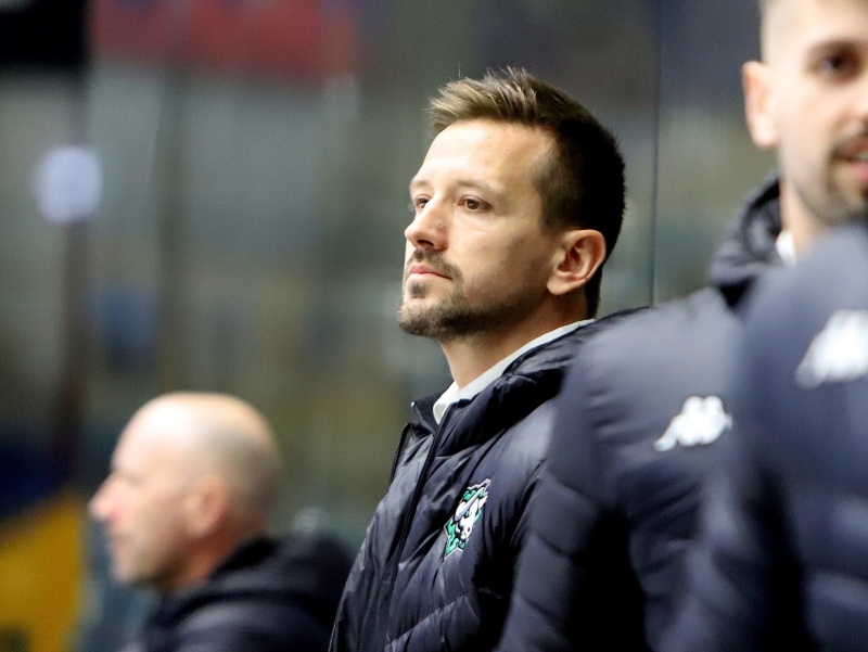 Na snímke tréner HC MIKRON Nové Zámky Erik Čaládi
