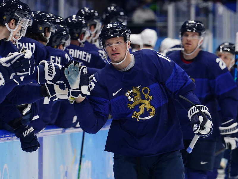 Hokejisti Fínska sa tešia z gólu