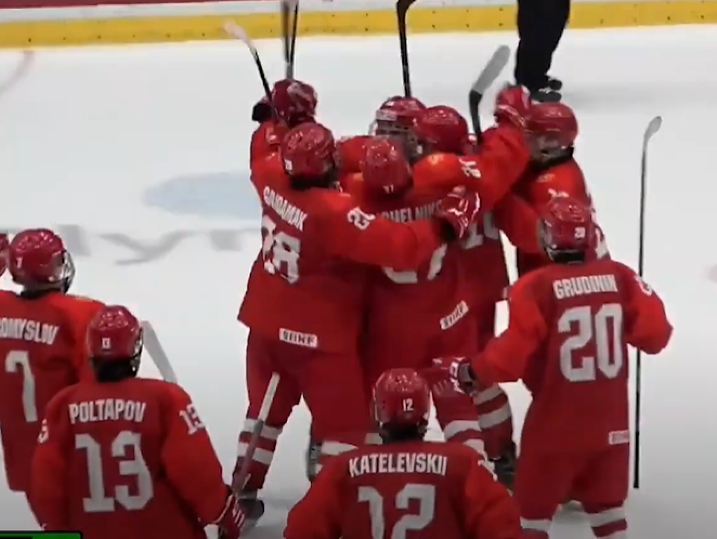 Ruskí hokejisti do 18 rokov sa radujú z triumfu nad rovesníkmi z USA