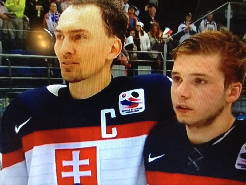 Pamätná fotografia: Miroslav Šatan na svetovom šampionáte poslednýkrát v drese s dvojkrížom, mladý Martin Réway mal premiéru medzi seniormi