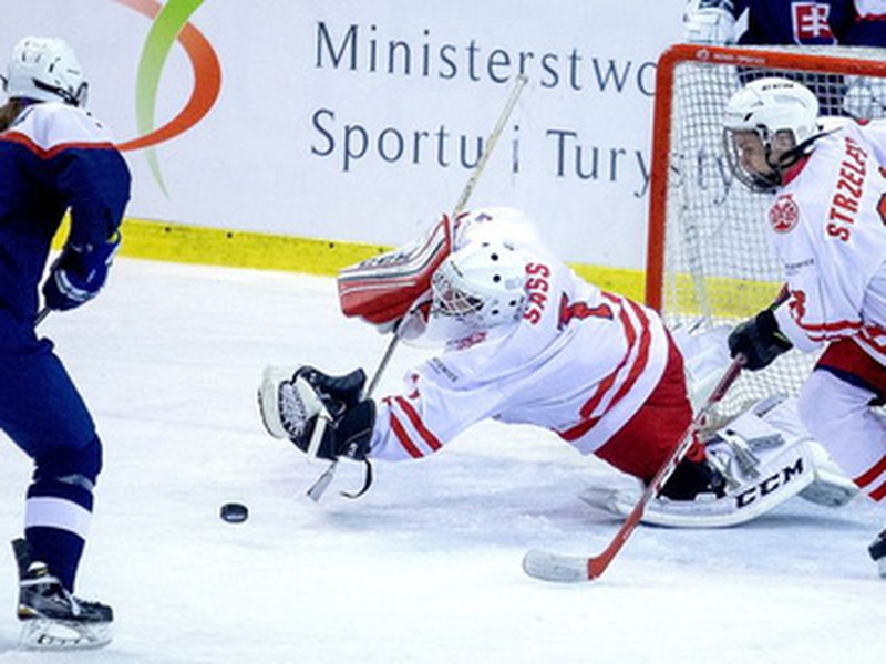 Slovenky vybojovali postup