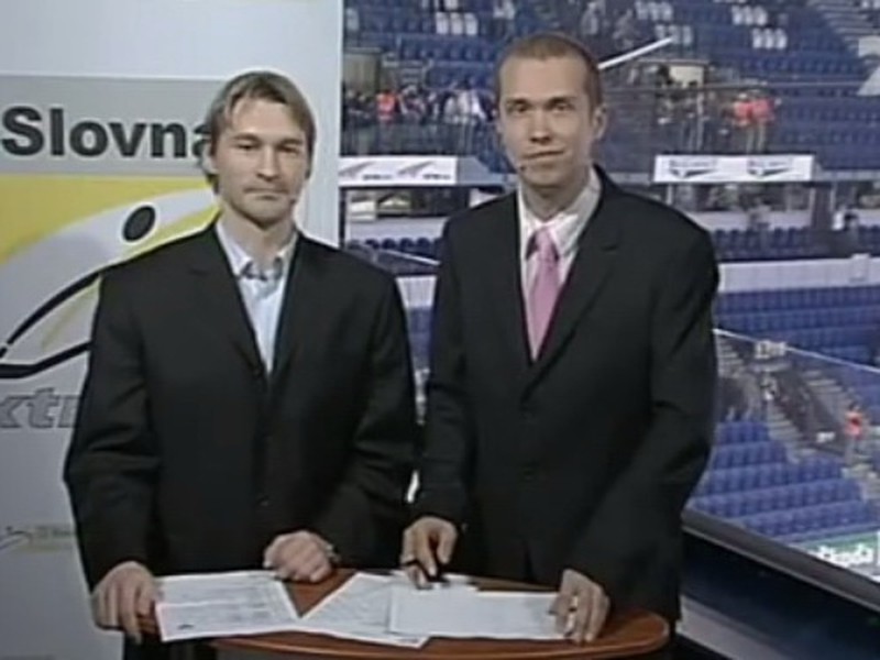 Matej Hajko s Vladom Országhom počas komentovania zápasu.