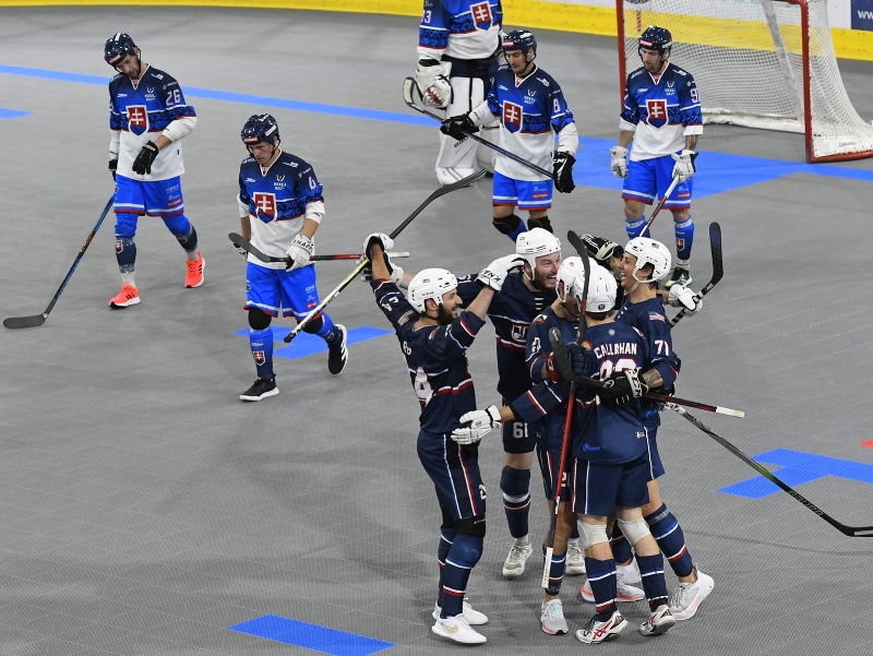 Gólová radosť USA počas štvrťfinálového zápasu na MS v hokejbale