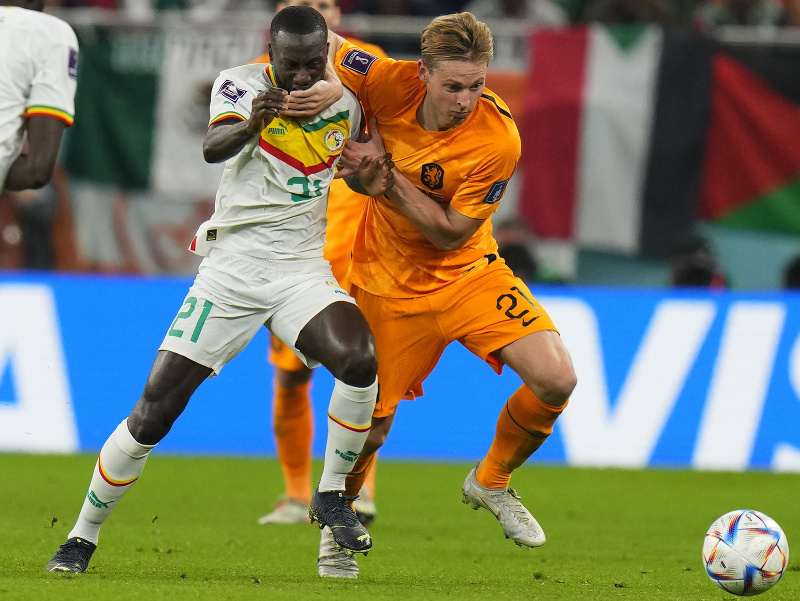 Iliman Ndiaye a Frankie de Jong