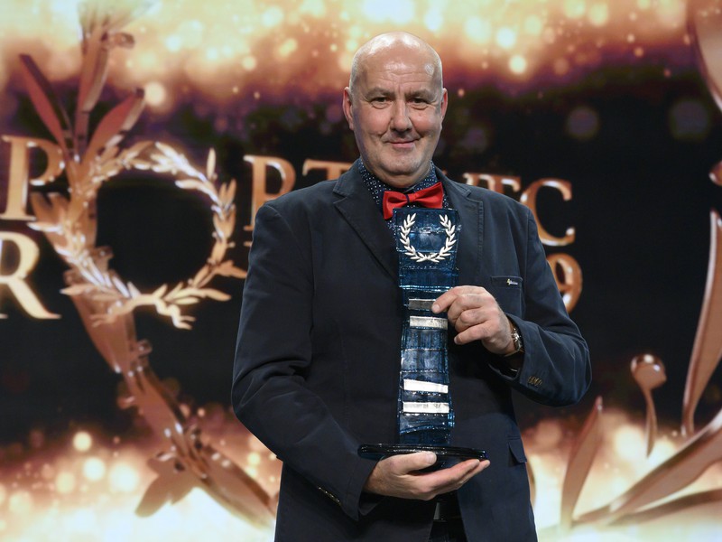 Otec Petry Vlhovej Igor Vlha prevzal ocenenie za 1. miesto v kategórii jednotlivec počas slávnostného vyhlásenia ankety Športovec roka 2019