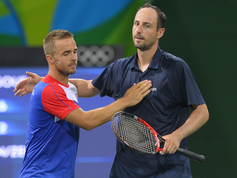 Slovenskí tenisti Andrej Martin (vľavo) s Igorom Zelenayom