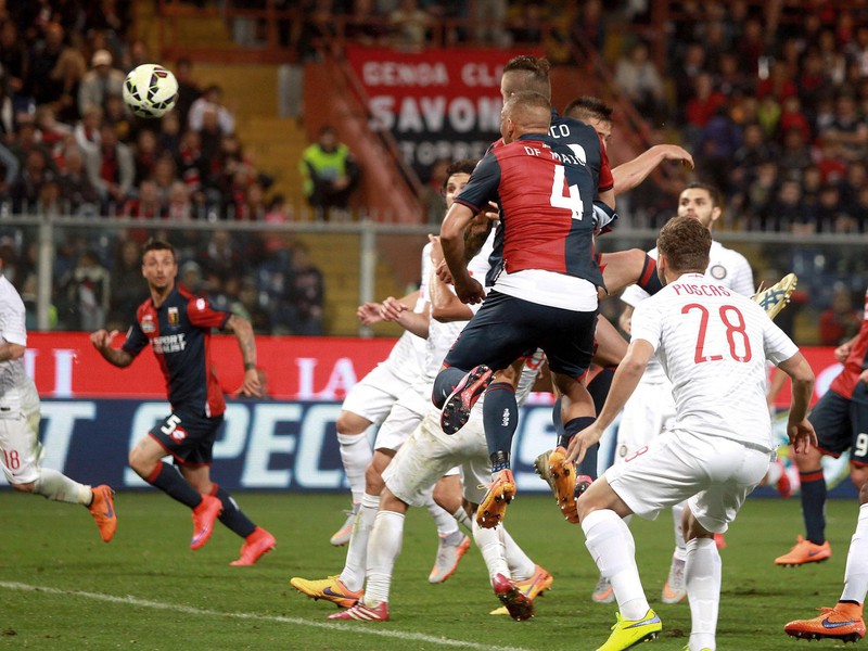 Juraj Kucka strieľa víťazný gól proti milánskemu Interu