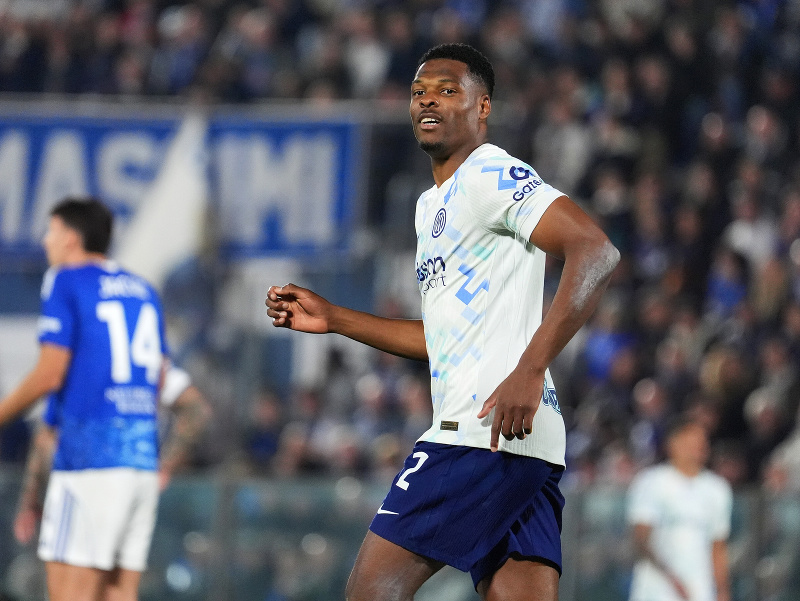 Denzel Dumfries oslavuje strelený gól Interu