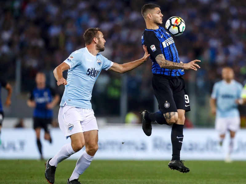 Mauro Icardi spracováva loptu