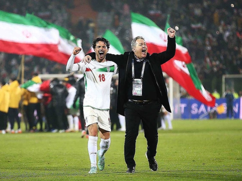 Bývalý tréner Dragan Skočić oslavuje triumf Iránu