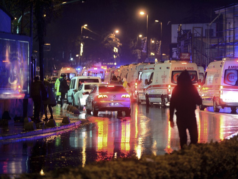 Útok na nočný klub v tureckom meste Istanbul si vyžiadal najmenej 39 obetí