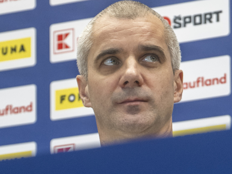 Na snímke tréner slovenskej hokejovej reprezentácie do 20 rokov Ivan Feneš