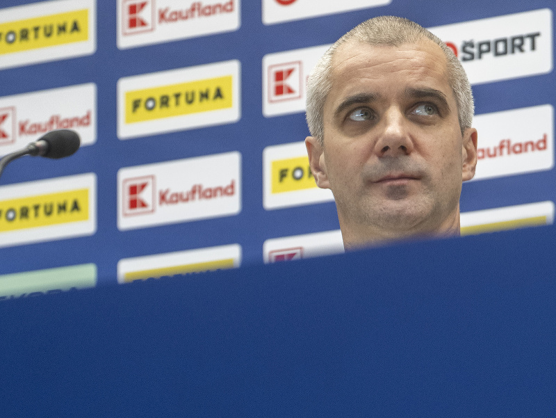 Na snímke tréner slovenskej hokejovej reprezentácie do 20 rokov Ivan Feneš