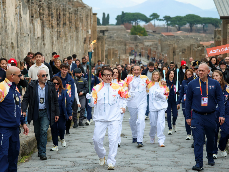 Herec Jackie Chan nesie olympijský plameň