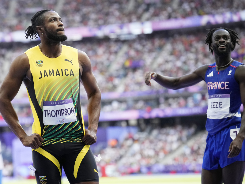 Strieborný medailista na 100 m Kishane Thompson len neveriacky krúti hlavou