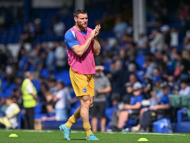 Rekordér James Milner v drese Brightonu