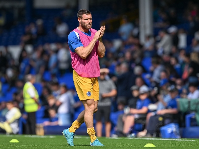 Rekordér James Milner v drese Brightonu