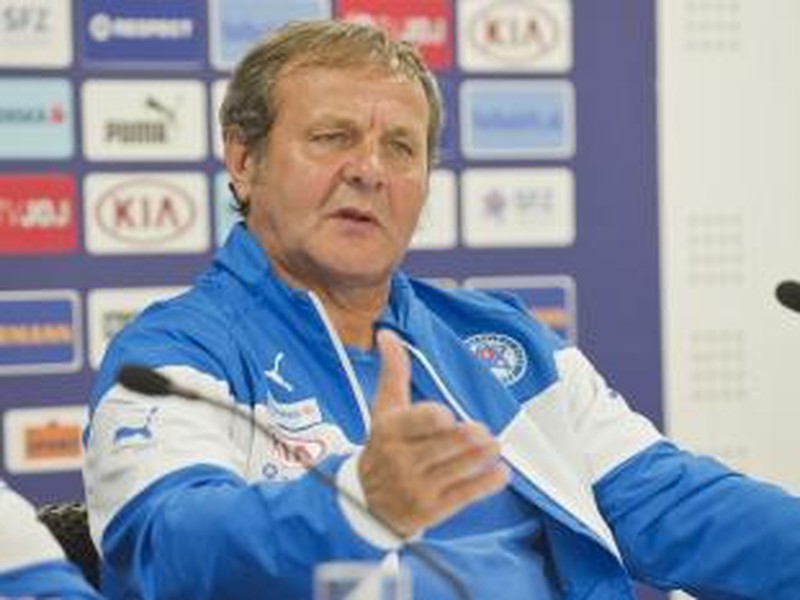 Reprezentačný kouč Ján Kozák na tlačovke pred kvalifikačným súbojom proti Bielorusku