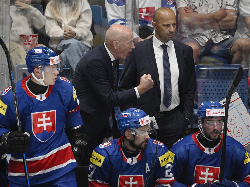Tréenr Slovenska Craig Ramsay (vľavo), vedľa neho asistent Ján Pardavý