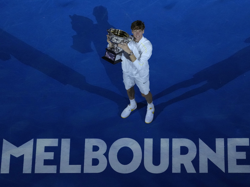 Taliansky tenista Jannik Sinner triumfoval druhýkrát v kariére na Australian Open