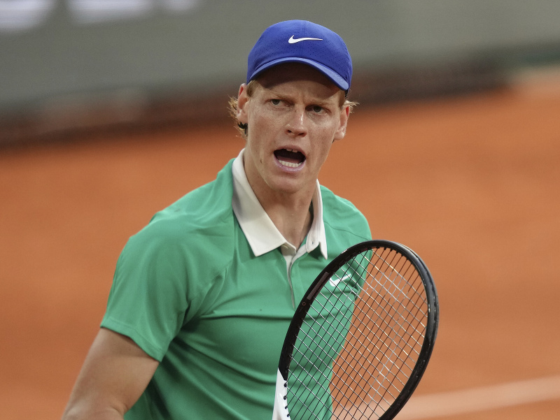 Taliansky tenista Jannik Sinner počas semifinále Roland Garros 2025