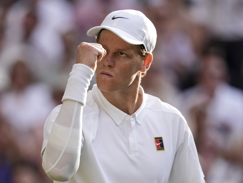 Taliansky tenista Jannik Sinner prvýkrát v kariére triumfoval na grandslamovom Wimbledone