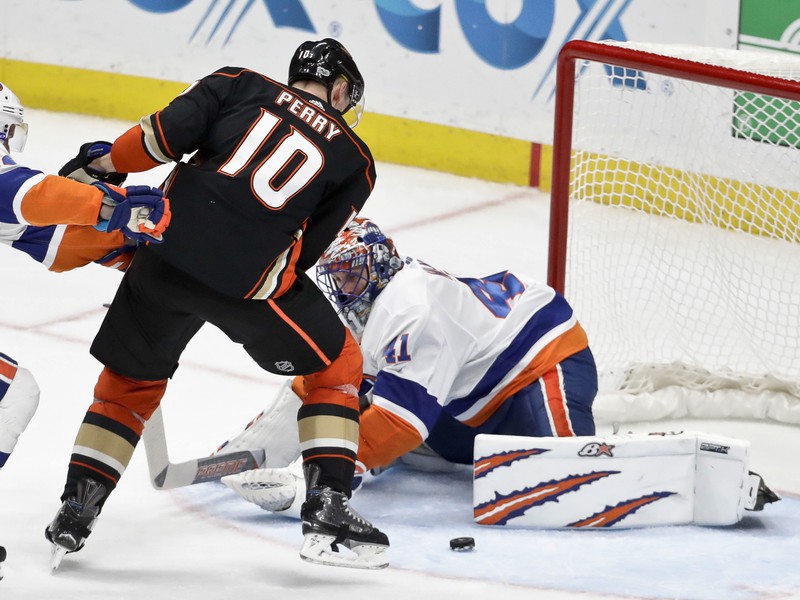 Corey Perry proti Jaroslavovi Halákovi