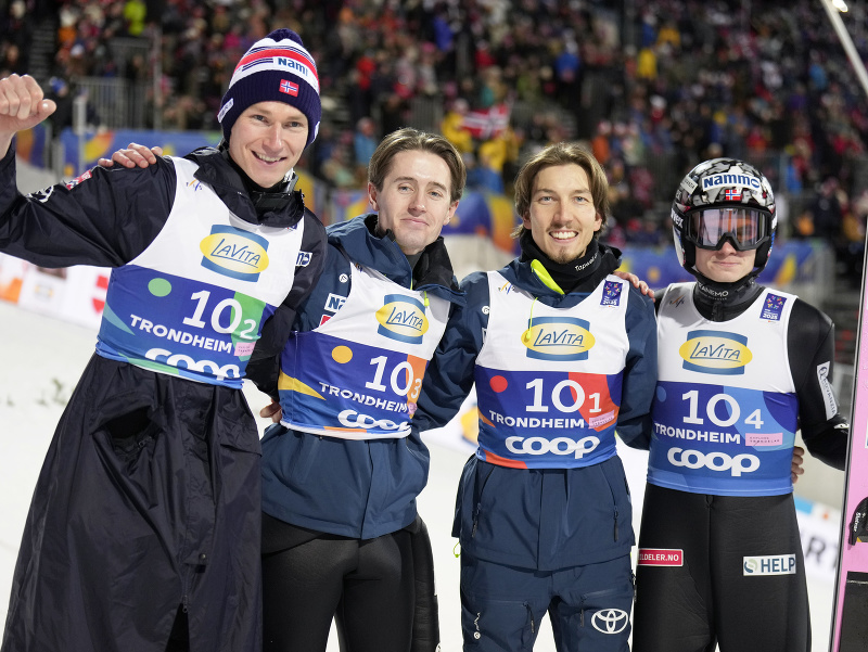 Nórski skokani na lyžiach, zľava Robin Pedersen, Kristoffer Eriksen Sundal, Johann Andre Forfang, and Marius Lindvik