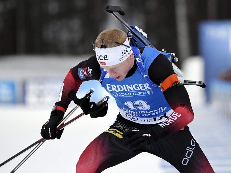 Nórsky biatlonista Johannes Thingnes Bö na ceste k víťazstvu individuálnych pretekov v šprinte na 7,5 km Svetového pohára v biatlone vo fínskom Kontiolahti