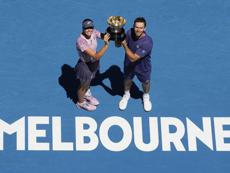 Austrálski tenisti John Peers a Olivia Gadecká vyhrali zmiešanú štvorhru na Australian Open
