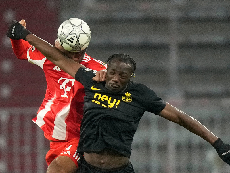 Jonathan Tah a Promise David v súboji 
