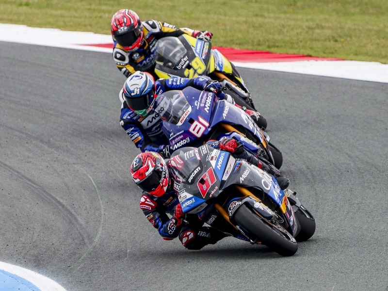 Šampionát MotoE, na snímke pretekári Alessandro Zaccone, Jordi Torres a Nicholas Spinelli 