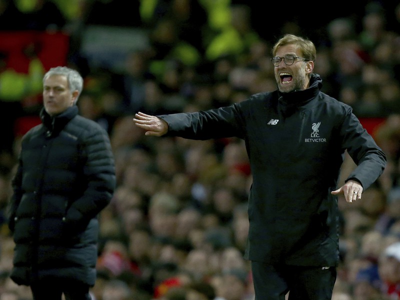 Jürgen Klopp a Jose Mourinho si mali čo vysvetľovať