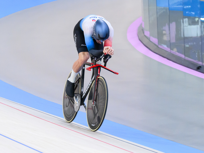 Slovenský reprezentant v paracyklistike Jozef Metelka počas kvalifikácie mužov na 1000 m na dráhe v kategórii C4 počas XVII. paralympijských hier 2024 v Paríži