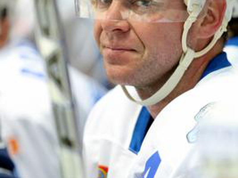 Aj Jozef Stümpel je jedným z poškodených hokejistov