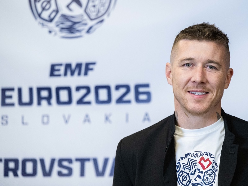 Na snímke Juraj Kucka počas tlačovej konferencie 