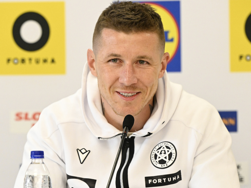 Slovenský futbalista Juraj Kucka počas tlačovej konferencie, na ktorej vysvetlil dôvody ukončenia reprezentačnej kariéry