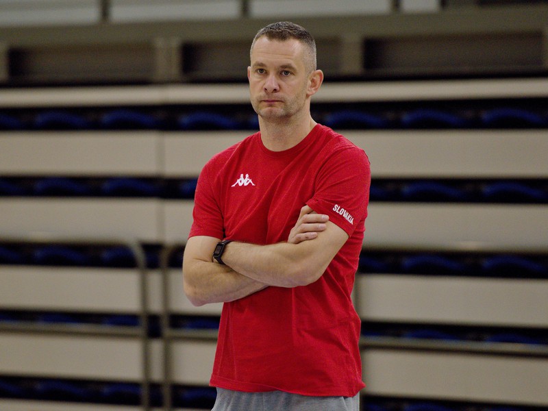 Tréner slovenských basketbalistiek Juraj Suja