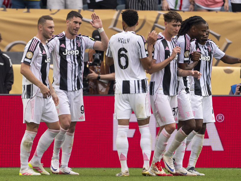 Futbalisti Juventusu sa tešia z gólu