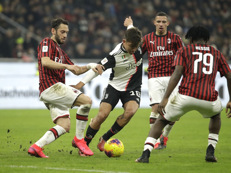 Paulo Dybala, Hakan Calhanoglu a Ismael Bennacer