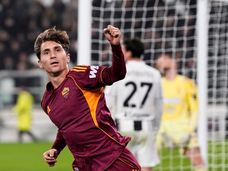 Tommaso Baldanzi oslavuje gól rímskeho AS proti Juventusu