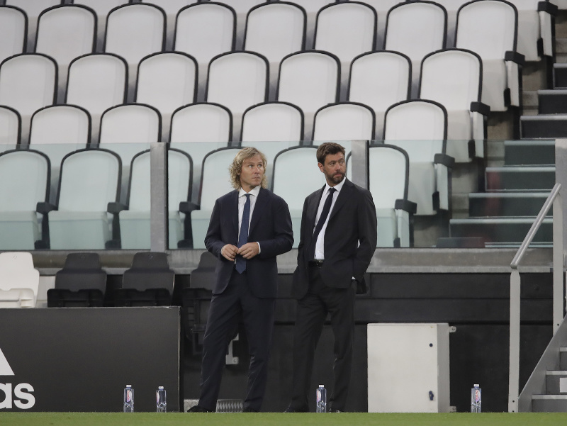 Bývalí funkcionári Juventusu Andrea Agnelli a Pavel Nedvěd (vľavo)