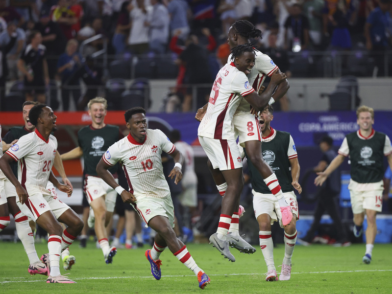 Futbalisti Kanady oslavujú postup do semifinále Copa América